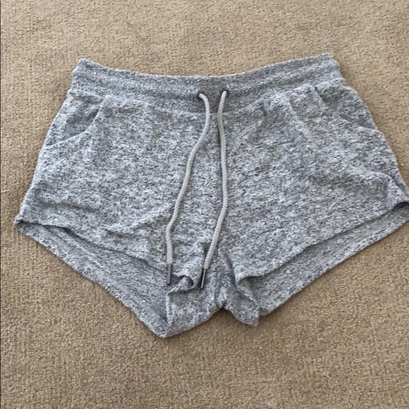 Urban outfitters out from under grey shorts - Picture 5 of 7